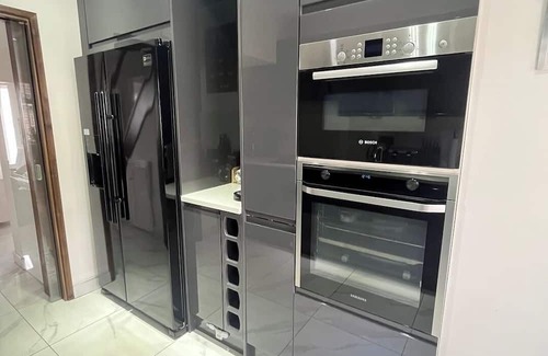 Sudbury House | Stylish 2 Bedroom House Wembley