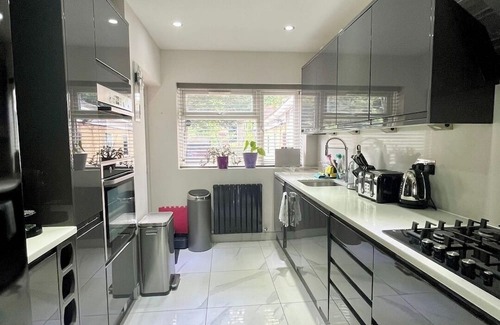 Sudbury House | Stylish 2 Bedroom House Wembley