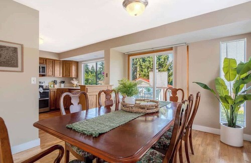 East Lake Hills House | Tranquil 4B2B | Lake Sammamish & Cascade Views