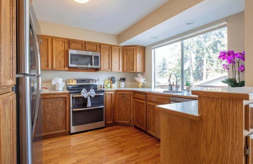 East Lake Hills House | Tranquil 4B2B | Lake Sammamish & Cascade Views