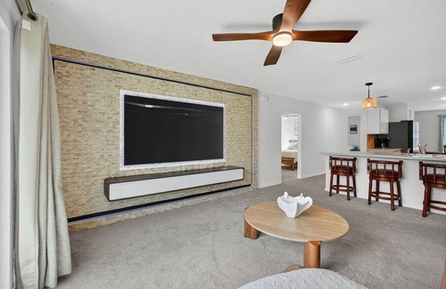 Port Saint Lucie House | Sleeps 6 Port Saint Lucie Retreat Home BBQ Grill