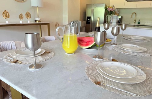 Emiliano Zapata Apartment | Bolongo 1BR your exclusive oceanfront escape