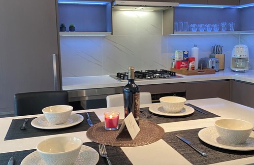 Richmond Apartment | Charming 2BR + 2bath Walking to Walmart & Dining