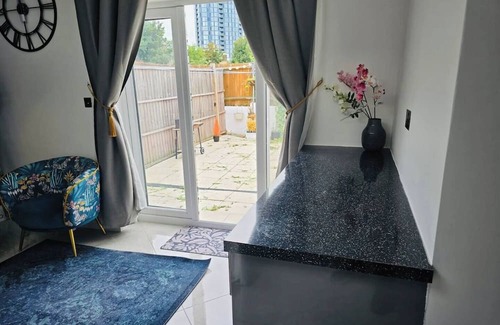 Selhurst Apartment | Delightful 1 Bedroom Apartment with Garden