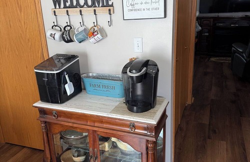 Lyle House | Cozy getaway on Grove