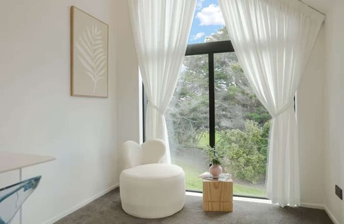 Northcote House | Stylish House with Great City Views