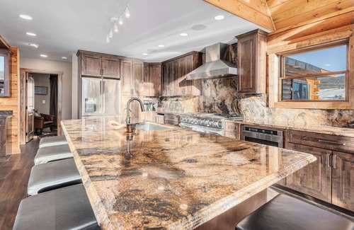 Twin Lakes House | Newly Built Luxury Log Home