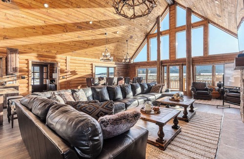 Twin Lakes House | Newly Built Luxury Log Home