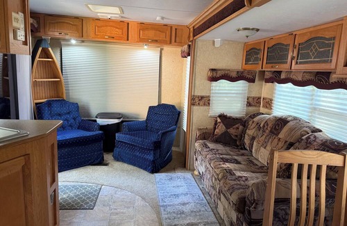 Engadine House | Adorable 1-bedroom Camper in Engadine with Lake Access. 50 mi west of bridge