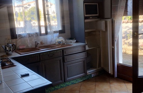 Saintes House | Holiday Home 'Maison De Famille' with Private Terrace and Private Garden