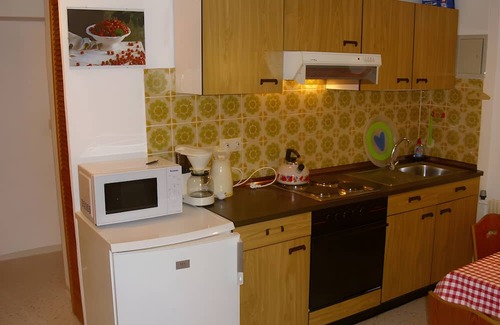 Am Bach Apartment | Holiday Apartment '3, 45sqm' with Private Terrace, Shared Garden and Wi-Fi