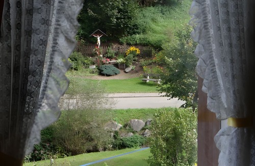 Am Bach Apartment | Holiday Apartment '4, 36sqm' with Shared Garden and Wi-Fi