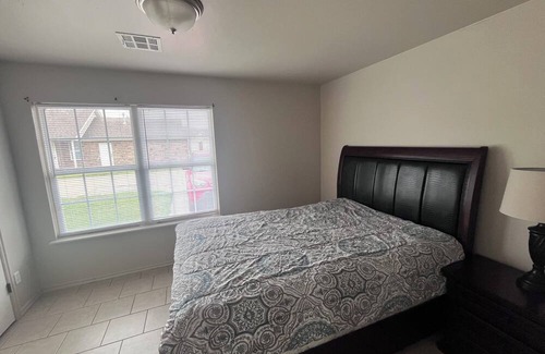 Norman House | Charming 3bed 2bath Duplex in Norman 5 minutes from OU