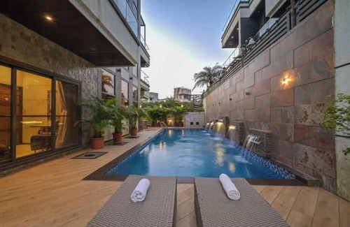Kurvande Villa | 6BHK Chaos Mansion By Jalanta Stay