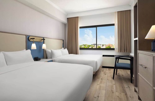 White Plains Hotel | Downtown White Plains Stay – Walk to Shops & Transit