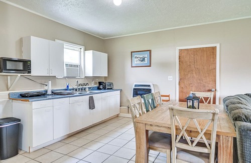 Belpre House | 4 Mi to Ohio River: Quiet Guest House w/Yard!