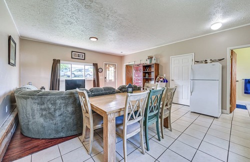 Belpre House | 4 Mi to Ohio River: Quiet Guest House w/Yard!