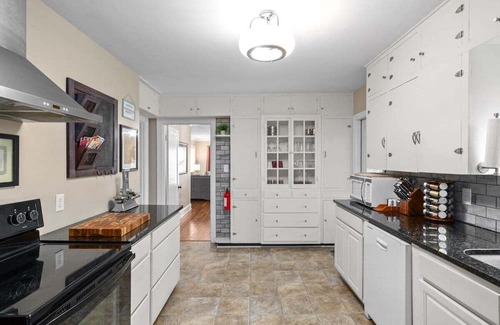Springfield House | 3BD 102 Madison Ter S