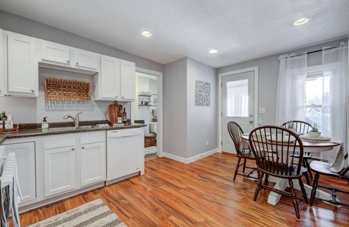 Delano Apartment | Charming Downtown Retreat for Weddings, Weekends & Outdoor Fun!