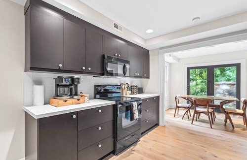 Chapel Hill House | Guest Suite by UNC w/ King Suite, Full Kitchen, Work Desk