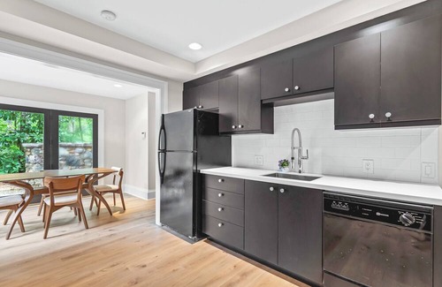 Chapel Hill House | Guest Suite by UNC w/ King Suite, Full Kitchen, Work Desk