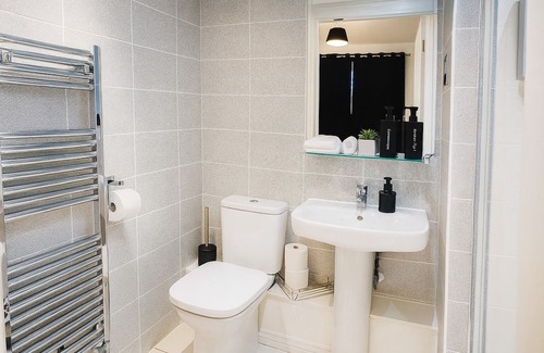 Milton Keynes Apartment | City Centre 2BR with Lift Parking Xscape MKTheatre willan lake