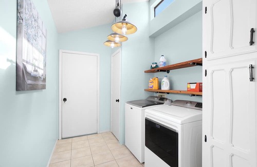 Los Lunas House | Comfy 3-bedroom home with massage chair and arcade right off freeway