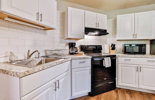 Weston Apartment | Jelinek Hideaway Unit 7