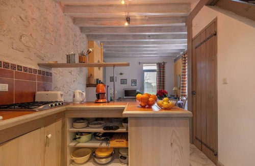 Lassay-sur-Croisne Apartment | Pretty little Solognot apartment