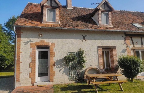 Lassay-sur-Croisne Apartment | Pretty little Solognot apartment
