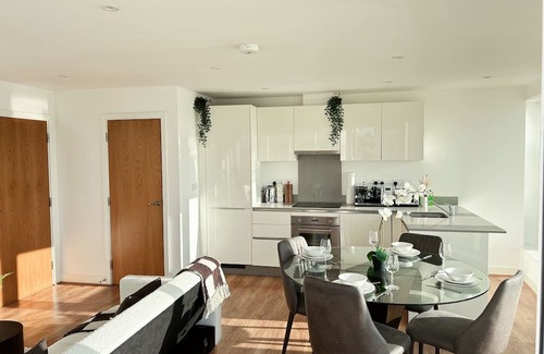West Harrow Apartment | Luxury Penthouse in Harrow | 2BR | Gym | Games | Lounge | Free Parking