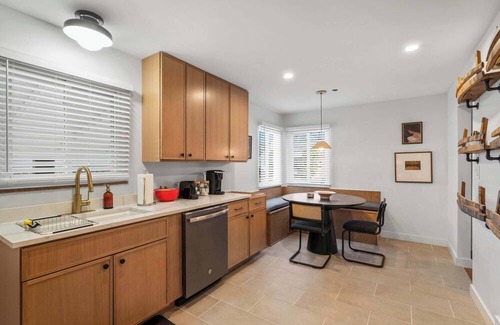 Southfield House | Renovated 7BR - Gym, Hot Tub, Sauna & Cold Plunge!