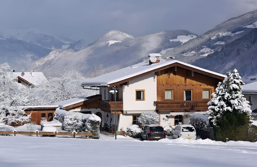 Ried im Zillertal Apartment | Apartment 'Mia' with Mountain View, Balcony and Wi-Fi