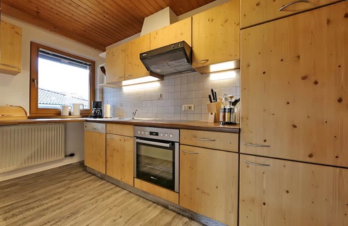 Ried im Zillertal Apartment | Apartment 'Mia' with Mountain View, Balcony and Wi-Fi