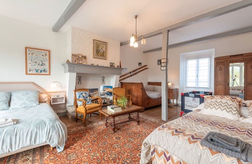 Lagarde Bed & Breakfast | Bed and Breakfast 'Chambre Mathilde Et Sa Suite' with Mountain View, Shared Terrace and Wi-Fi