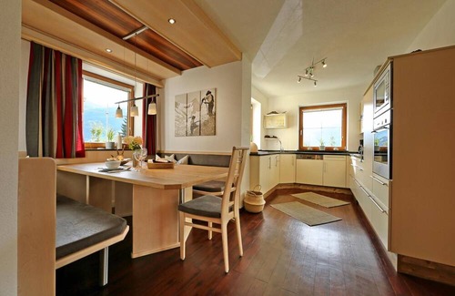 Zellberg House | Holiday Home 'Zillertalblick' with Mountain View, Private Terrace and Wi-Fi