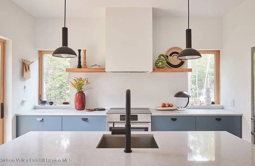 Woodstock House | Modern Woodstock Cabin