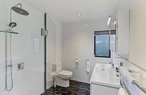 Browns Bay Apartment | 3D Orchard Road, Browns Bay, Auckland 0630