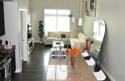 Riverside Apartment | 2 Bedrooms Lakeview Loft. Walk to Mill Ave & ASU.