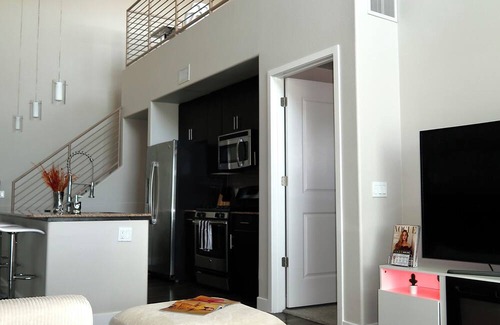 Riverside Apartment | 2 Bedrooms Lakeview Loft. Walk to Mill Ave & ASU.