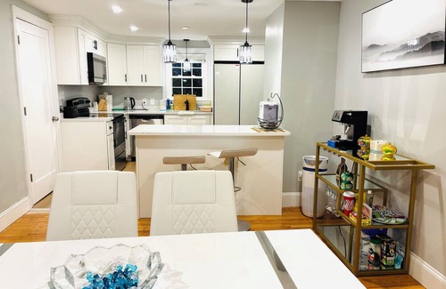 Abington House | 4-bedroom with big Patio @Abington, near Braintree, Weymouth, Brockton, Randolph