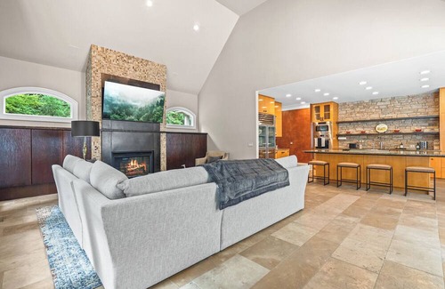 Chapel Hill House | Luxury near UNC - 5 King Suites, Pool, Game Room, Spacious