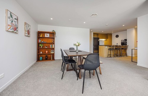 Mount Albert Apartment | Gorgeous 3-bedroom apartment in Auckland - 5 min to Eden Park