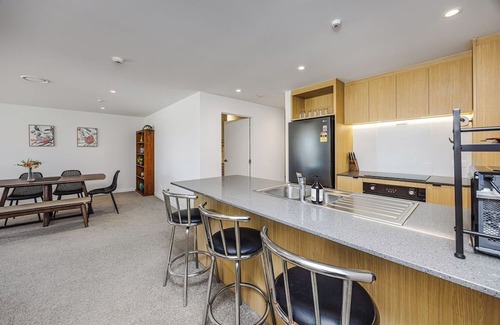 Mount Albert Apartment | Gorgeous 3-bedroom apartment in Auckland - 5 min to Eden Park