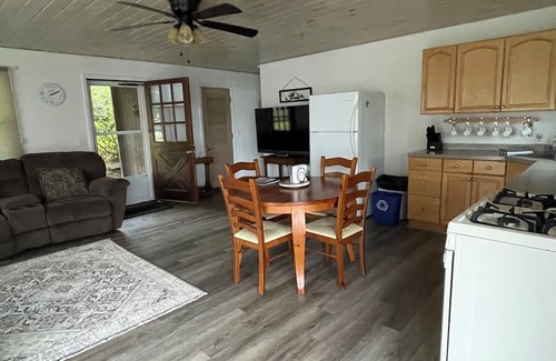Alton Bay Cottage | Charming 1 bedroom Lakefront Cottage