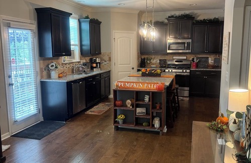 Southeast Raleigh House | Stylish 4 BR Oasis With Pool Close To Downtown Fun