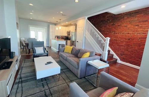 Brookland House | 3BD Spacious Brookland Home W Parking & By Metro