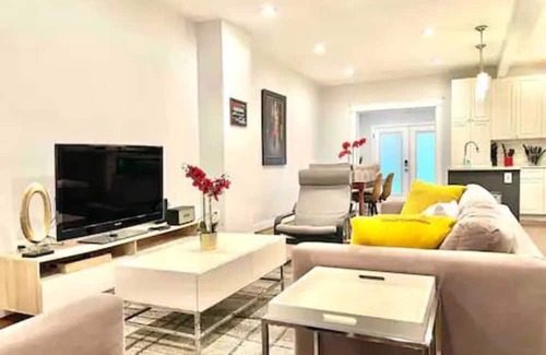 Brookland House | 3BD Spacious Brookland Home W Parking & By Metro