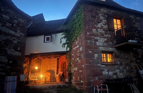 Collonges-la-Rouge House | Nostal'gîte in Collonges-la-Rouge. Pets welcome!
