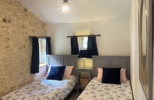 Brux Bed & Breakfast | Chambre du Jardin, French farmhouse bed and breakfast family room, sleeping 1-4